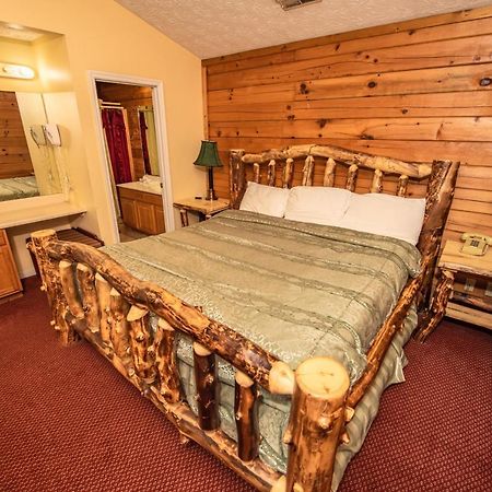 Cabin Close To Parkway Rd With River View Pigeon Forge Ngoại thất bức ảnh