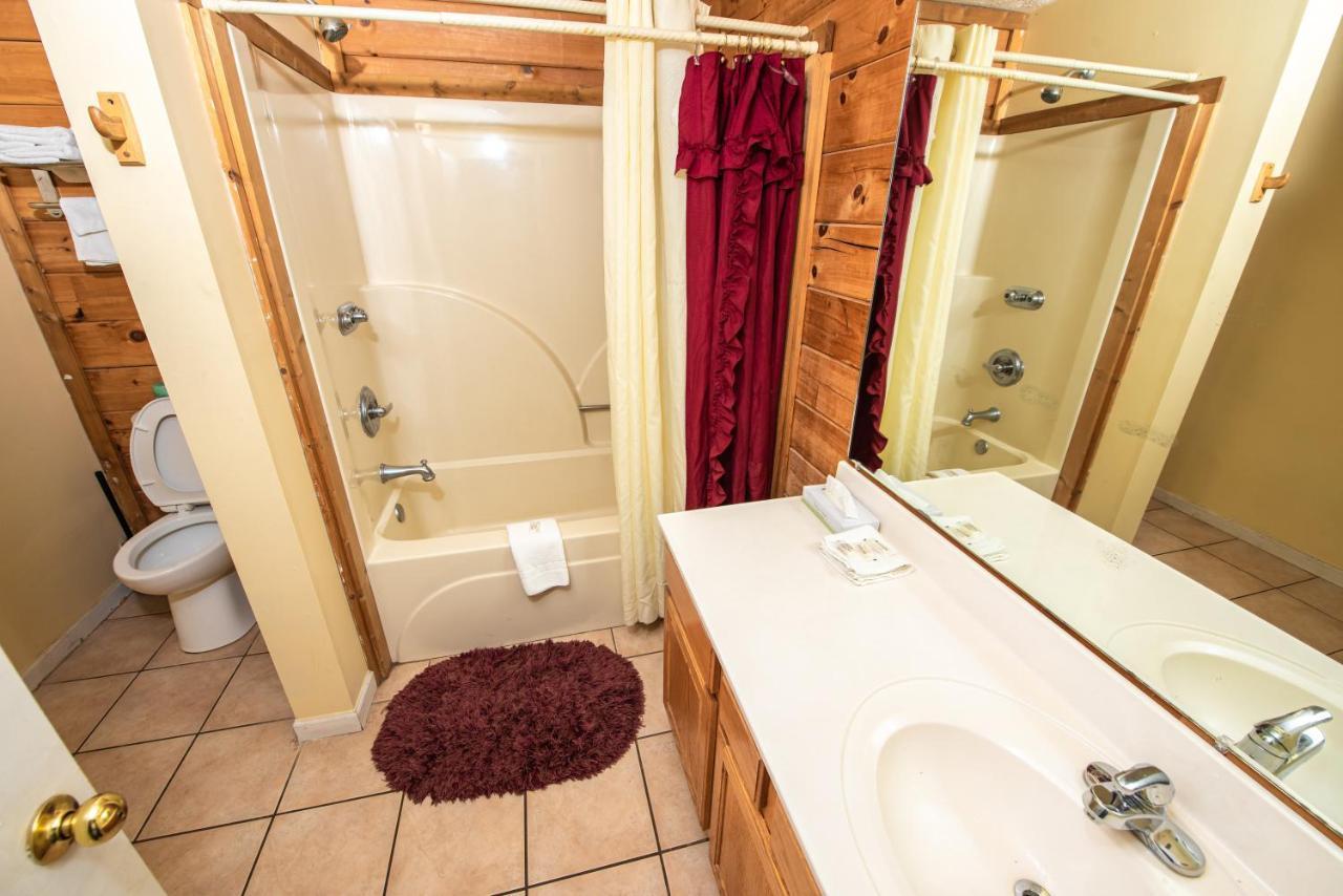 Cabin Close To Parkway Rd With River View Pigeon Forge Ngoại thất bức ảnh