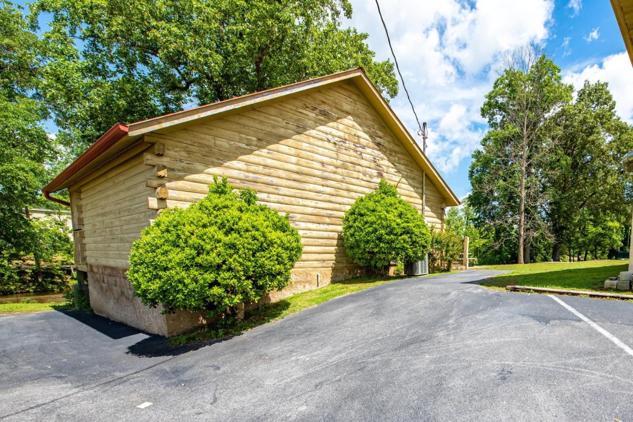 Cabin Close To Parkway Rd With River View Pigeon Forge Ngoại thất bức ảnh