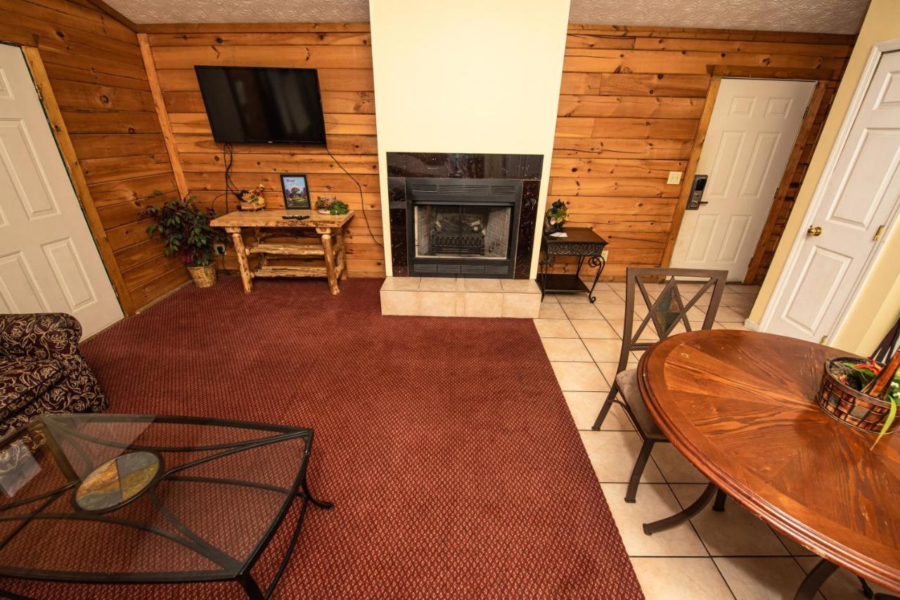 Cabin Close To Parkway Rd With River View Pigeon Forge Ngoại thất bức ảnh
